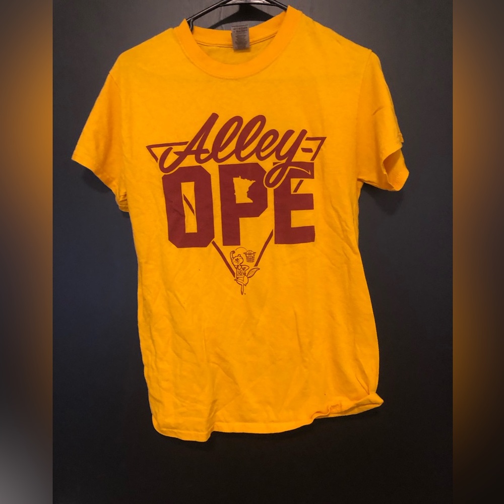 University of minnesota basketball shirt